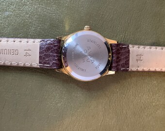 Classic Avia Q V Wrist Watch With Cream Face Gold Hands and