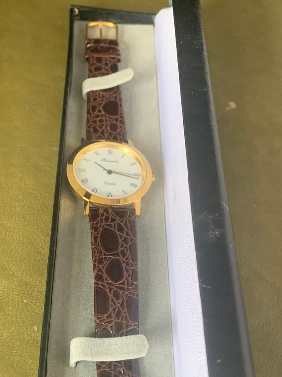 Beautiful Sherwood Quartz dress Watch Gem