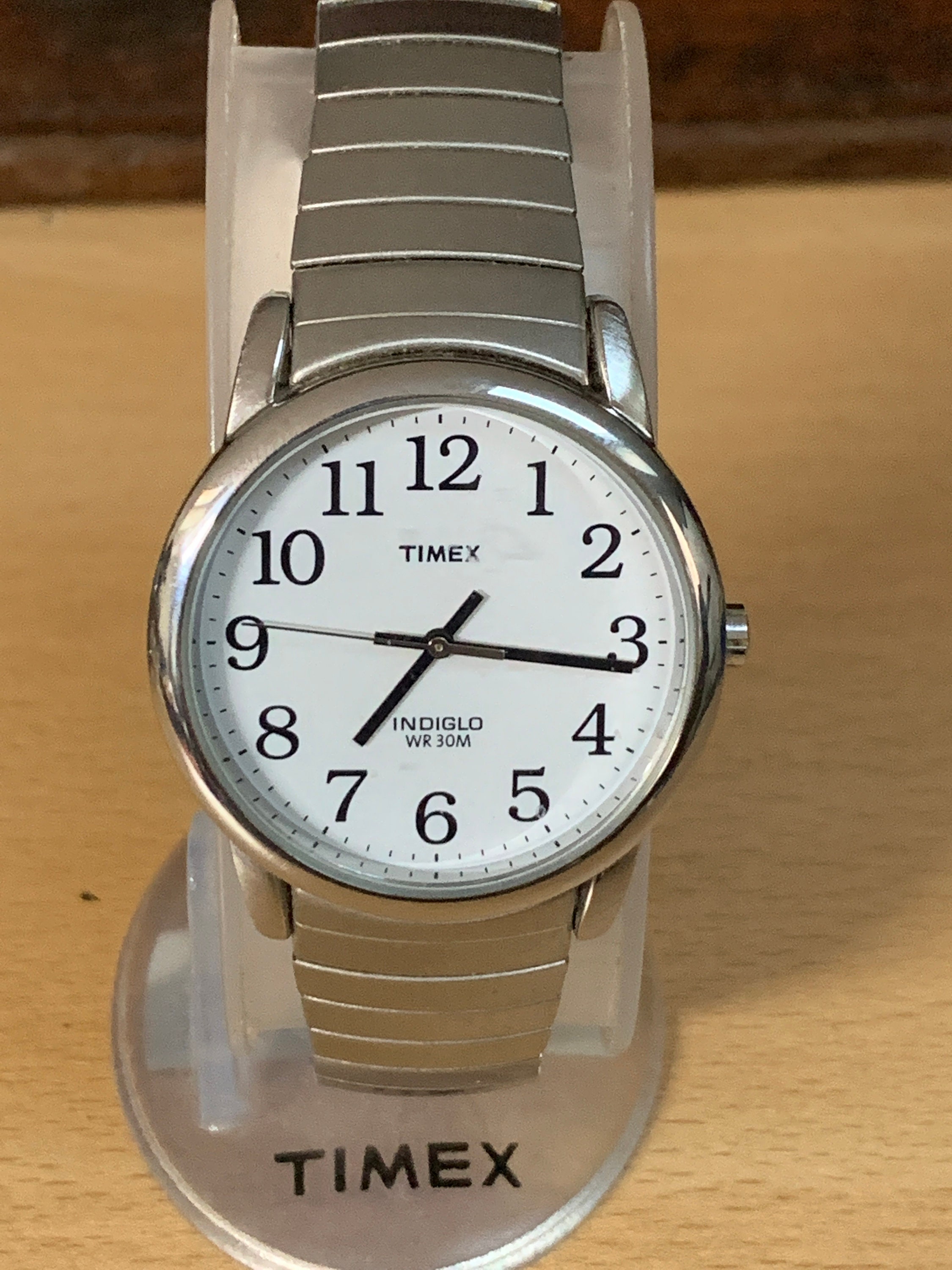 Understand and buy vintage timex indiglo quartz watch disponibile