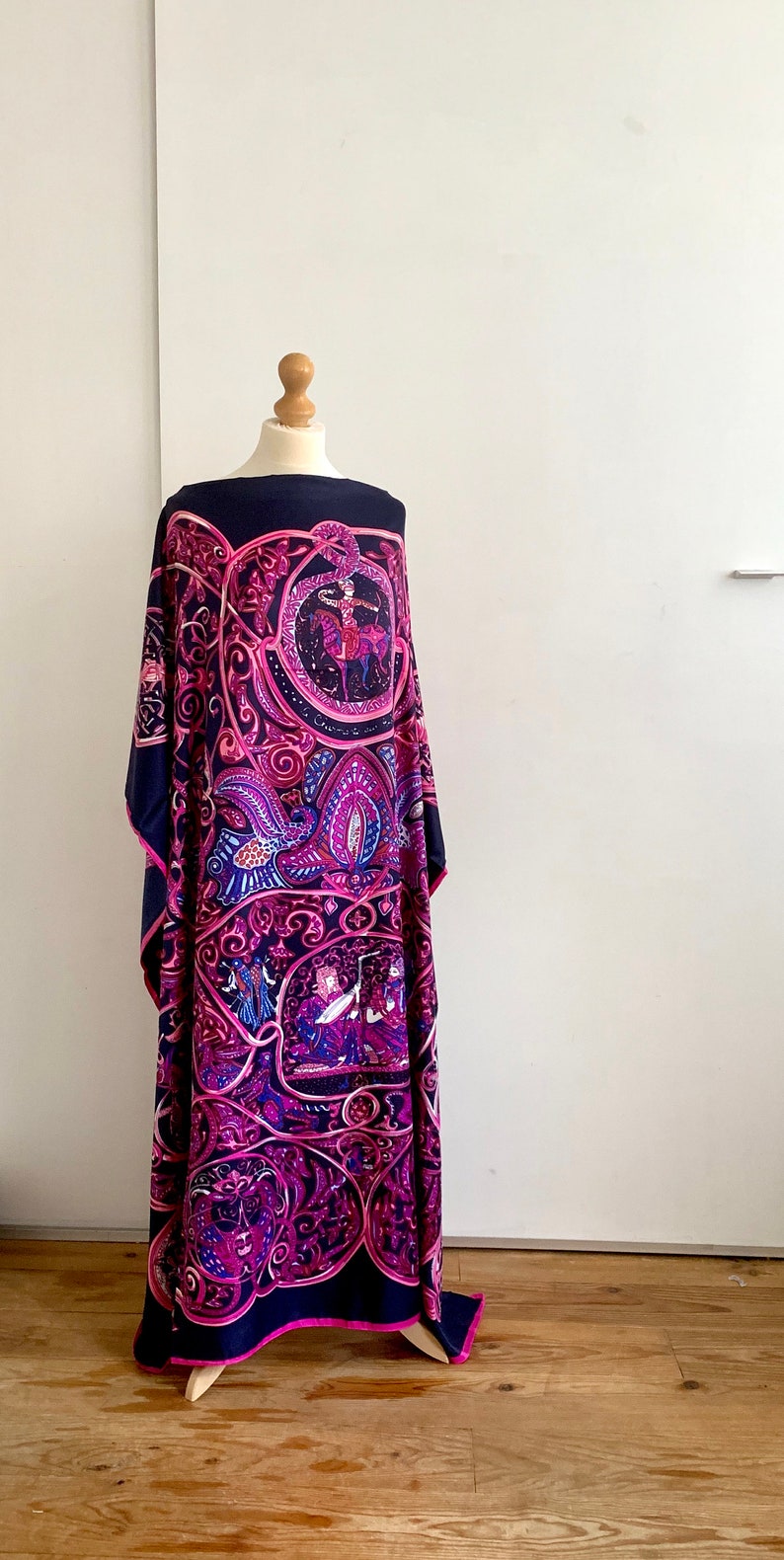 Kaftan Sol in Navy Carragena main image 0