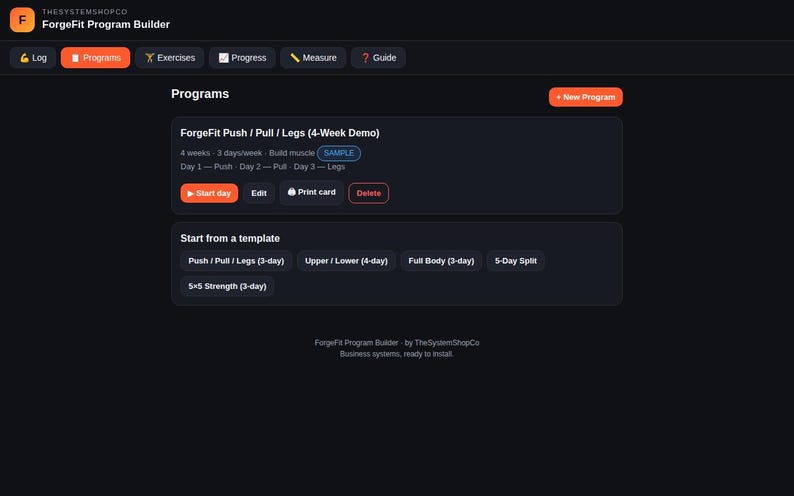 以下が含まれることがあります： ForgeFit Program Builderのダークテーマのデジタルインターフェース。画面にはLog、Programs、Exercises、Progress、Measure、Guideのタブを備えたナビゲーションバーが表示されています。ForgeFit Push / Pull / Legs 4-Week Demoプログラムカードには、Start day、Edit、Print card、Deleteボタンがあり、Push / Pull / Legs、Upper / Lower、Full Body、5-Day Split、5x5 Strengthなどのテンプレートを選択するセクションも含まれています。