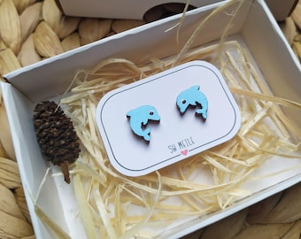 イルカの手作り木製イヤリング