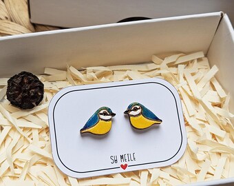 木製の手作りイヤリングとブローチ「アオガラ」