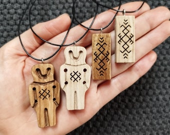 オーク材で作られた手作りの民族/バルトペンダント「クルシューカス/小さな男」または「雷」