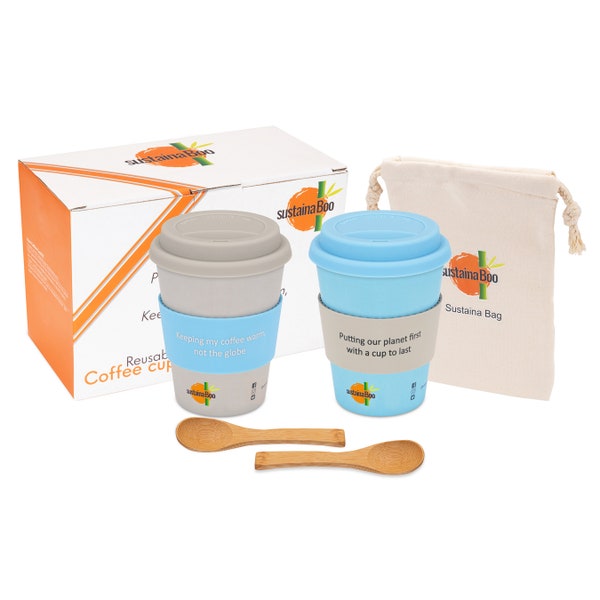 Bamboo Cup Set Of Two con cucchiai di bambù, borse da trasporto e slogan ecologici.  Questo kit da 8 pezzi è un ottimo regalo ecologico