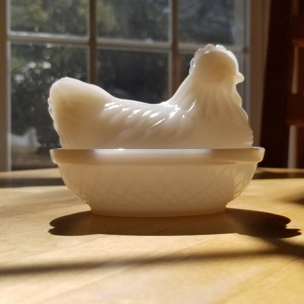 Vintage Anchor Hocking Milk Glass Chicken Bowl with Lid - Retro Chicken Decor - Nesting Chicken Dish with Hen Lid