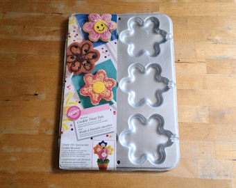 Vintage Wilton Blossom Cookie Treat Pan - Flower Cookie Pop Pan 1999