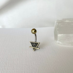 Gold Tone Earth Element Belly Button Ring for Taurus, Virgo, Capricorn.