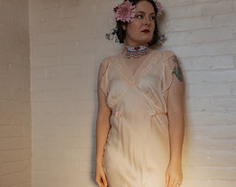 XS-M--1930's Pale Blush Pink Silk Negligee/Gown