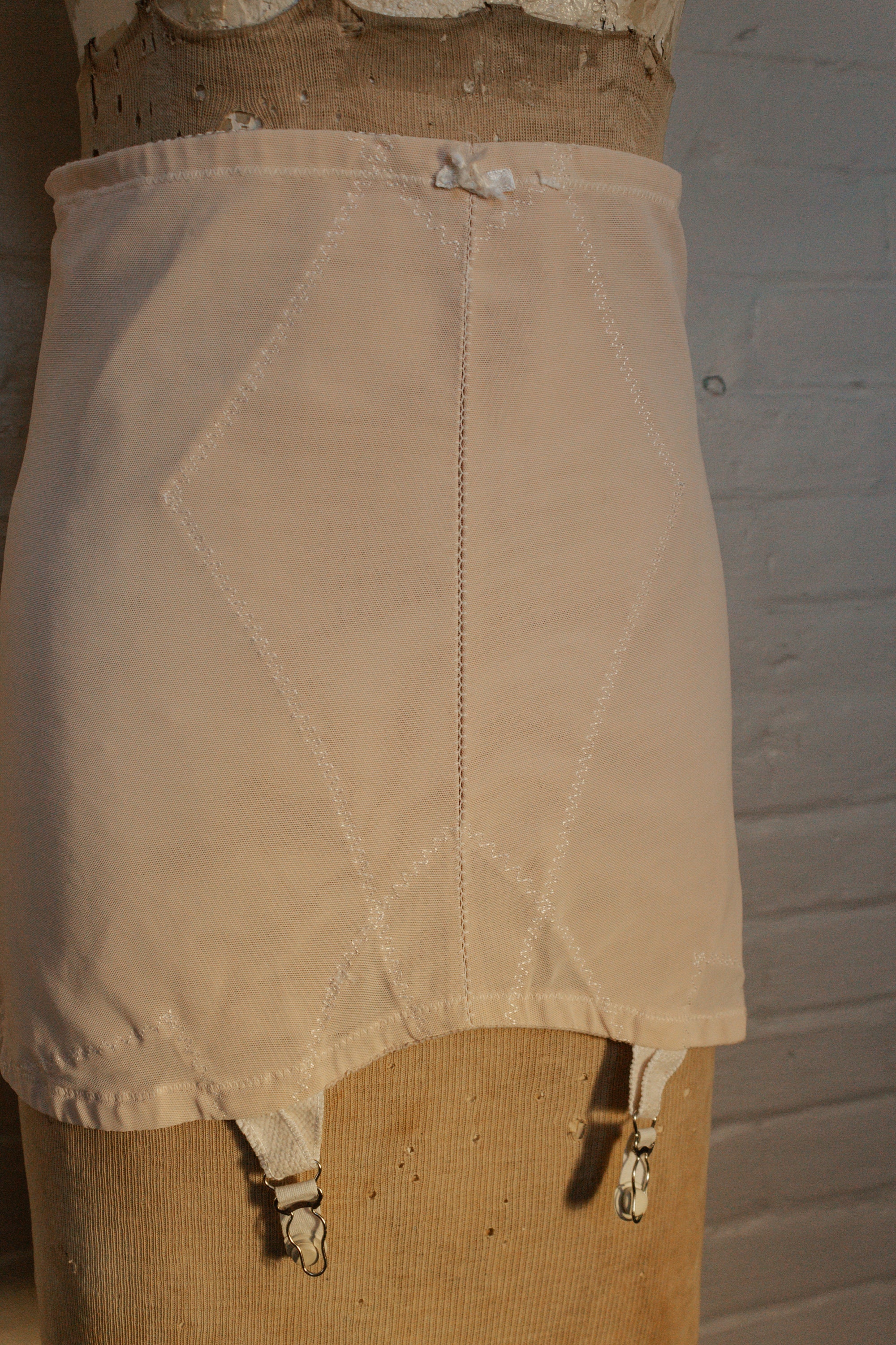 sz-38-vintage-bestform-elastic-girdle-please-read-item-description