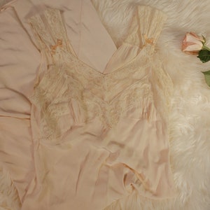 M-L 30's/40's Bias Cut Rayon Lace Gown image 9