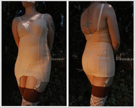 S/m-1930s Peachy Pink Dotted Shapewear 