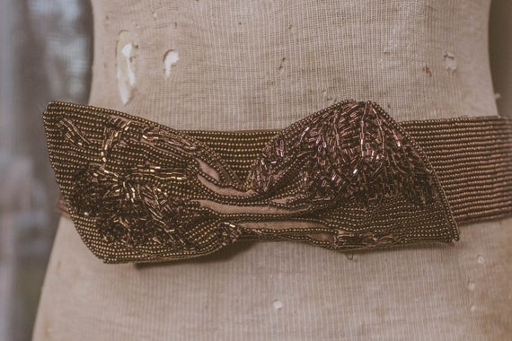 1940's Beautiful Beaded Bow Belt - image 4