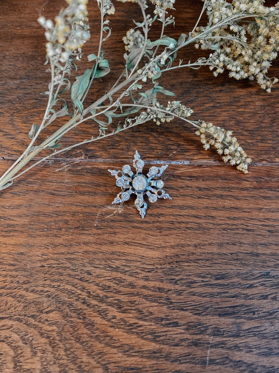 Mid-century Snowflake Pin