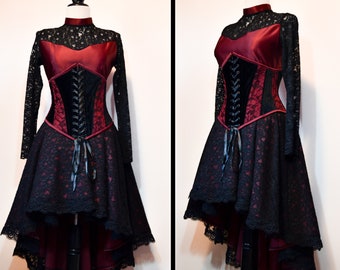 Abito gotico nero e rosso con corsetto