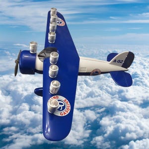 Vintage Flugzeug Menora, wiederverwendete Metallbank, Chanukka Geschenk