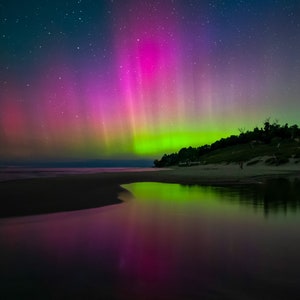 Kaleidoskop-Himmel / Nordlichter / Aurora Borealis / Duck Lake / Lake garchigan / Nachthimmel / Leinwand / Metal Print