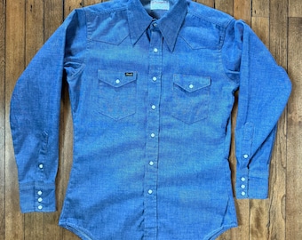 Camicia western vintage anni '60 Wrangler in denim sanforizzato con bottoni a pressione in madreperla, taglia 15.5 x 35 (media).