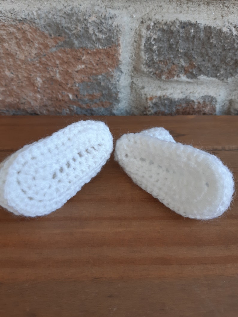 newborn gift baby gift set Baby hat and booties baby pompom hat crochet hat white hat and booties handmade gift crochet booties