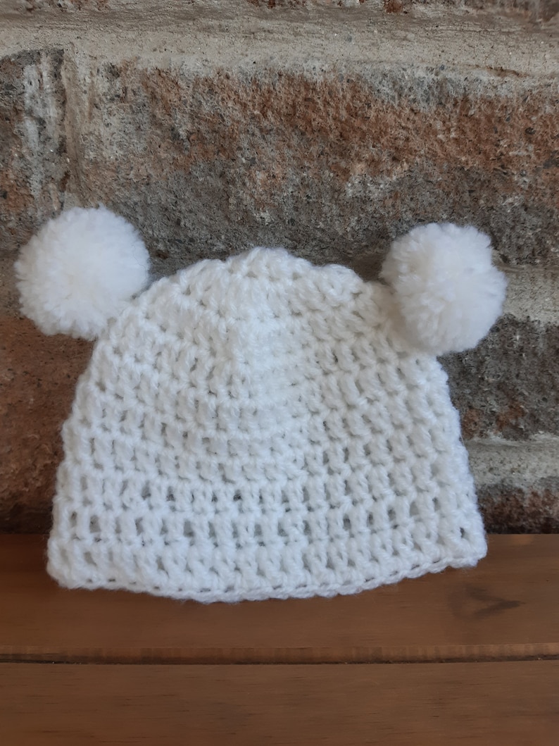 newborn gift baby gift set Baby hat and booties baby pompom hat crochet hat white hat and booties handmade gift crochet booties