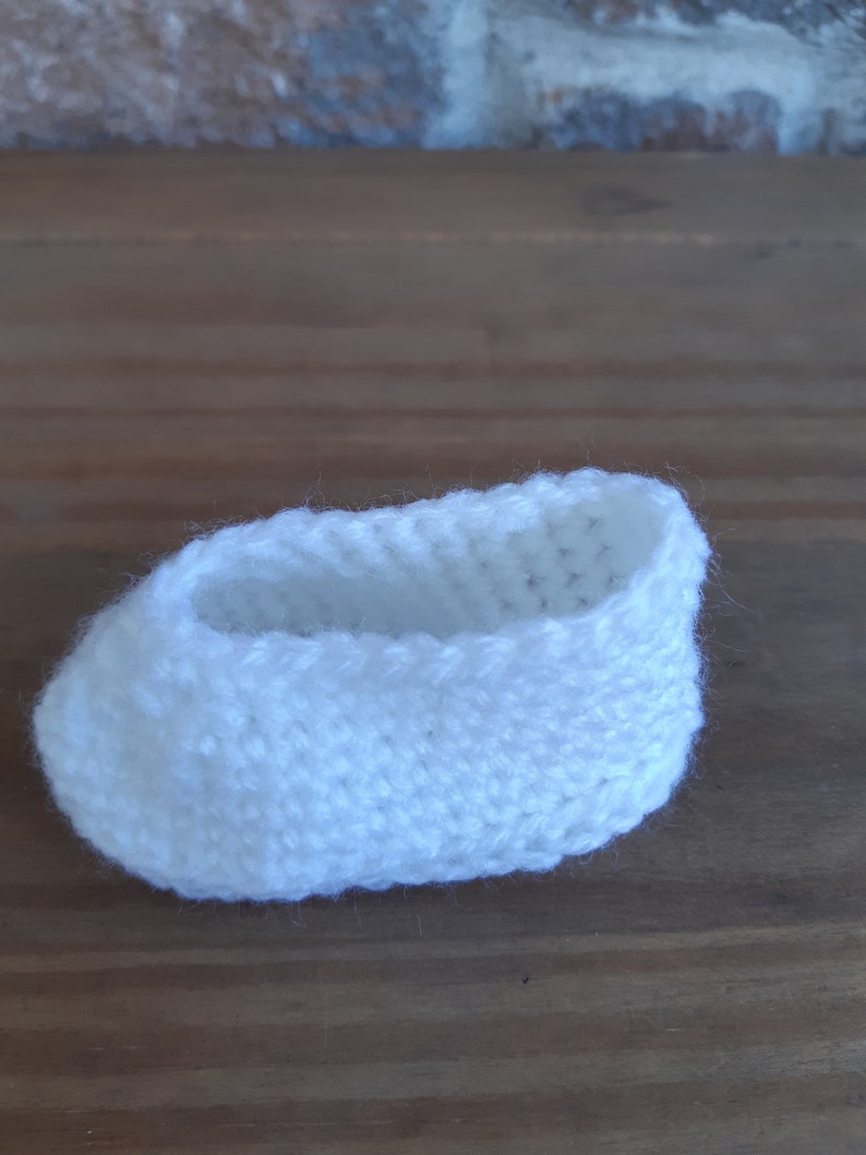 newborn gift baby gift set Baby hat and booties baby pompom hat crochet hat white hat and booties handmade gift crochet booties
