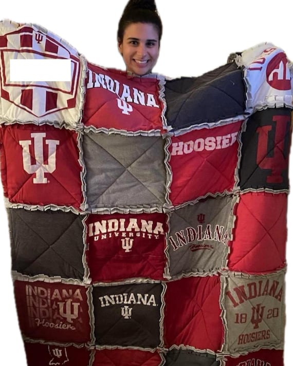 T-shirt Quilt ~ Memory Blanket Quilt with ruffles and fleece