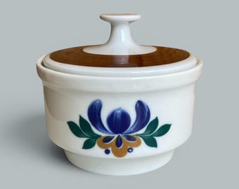 Vintage sugar bowl made of white Kahla porcelain with lid, perfect for sugar, tea, coffee, salt, candle Wax
