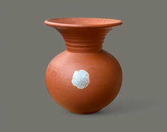 Kleine Vintage Terrakotta-Vase im Boho-Stil, handgemachte Retro-Keramik aus Ton, rustikale Dekoration für Trockenblumen
