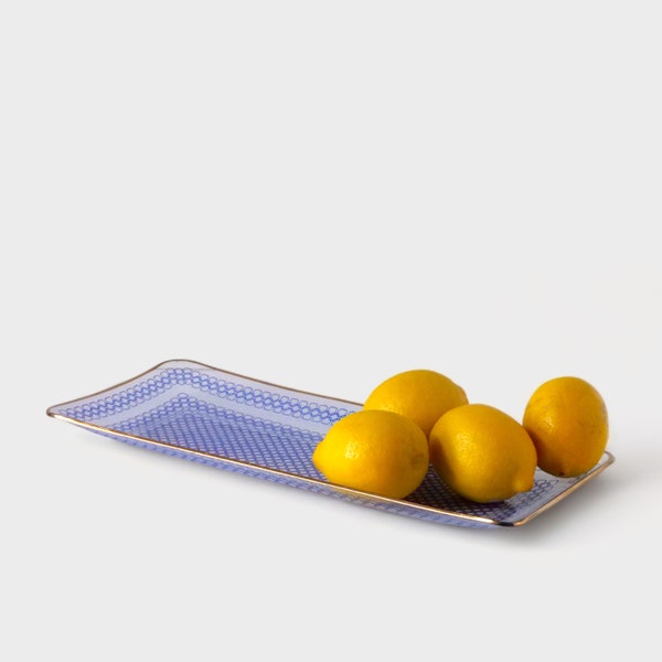 Assiettes à gâteau rectangulaire en verre avec un décor bleu et une bordure dorée