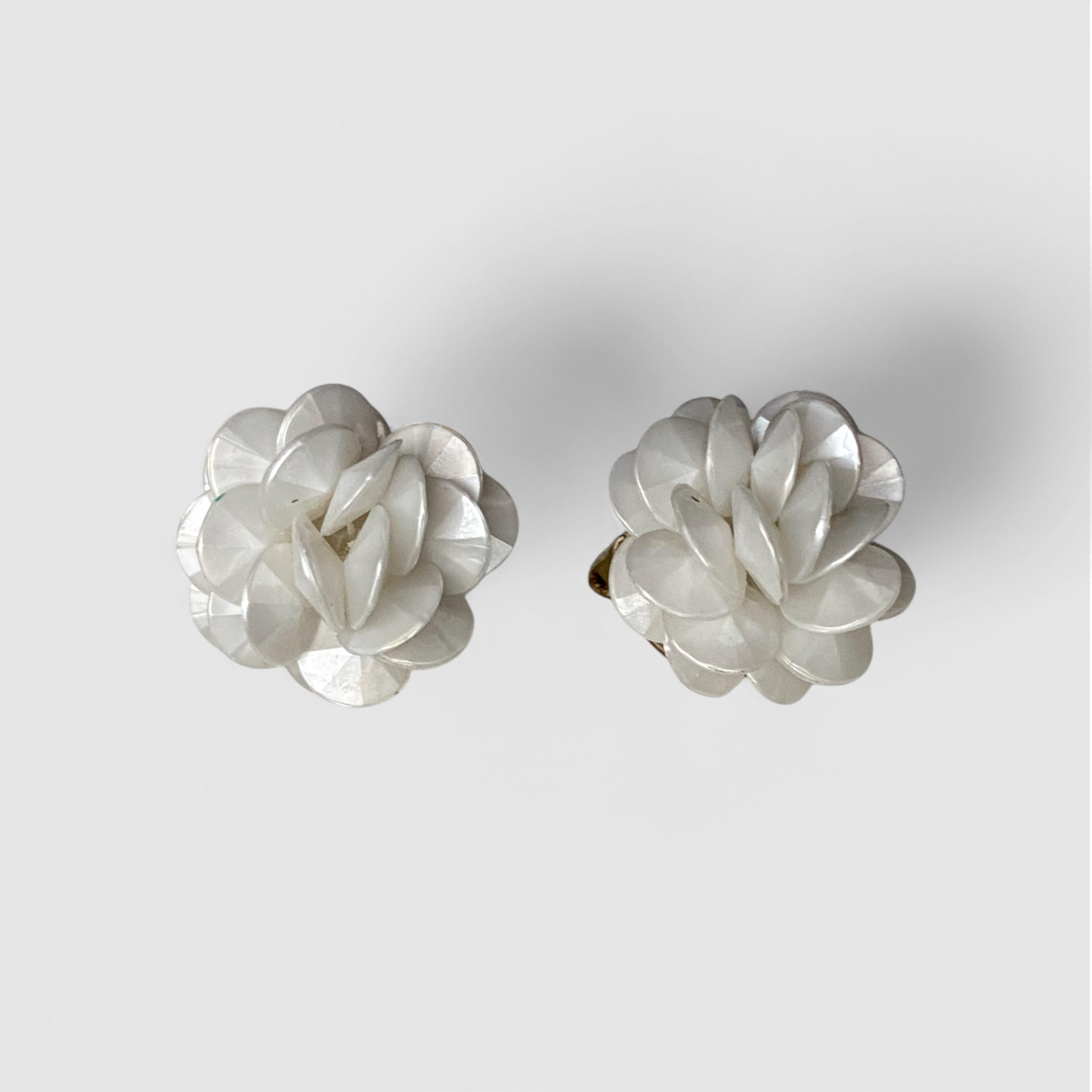 Clips D'oreilles Vintage Années 30 - Forme Fleur Nacrée - Jolie Paire Rétro Occasion