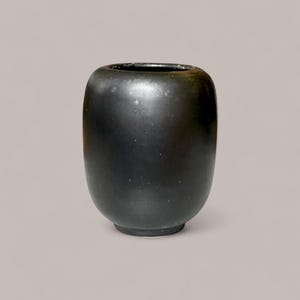 Unique Wabi-Sabi vintage Vase, Moderne black ceramic vase for vintage and minimalist home decor