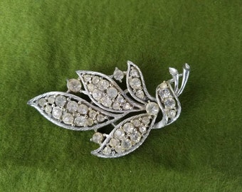 Leaf brooch