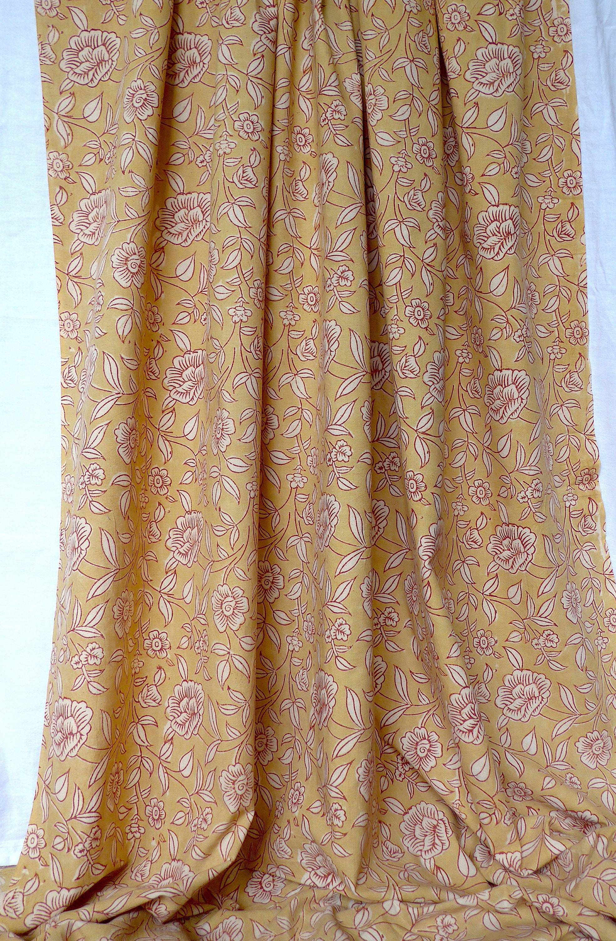 RESTSTÜCK 150x115m Stoff Beige Rostbraune Blütenranken auf | Etsy