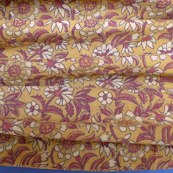 Stoff Blütendschungel Hellgelb Braunrot auf Kurkumagelb, Ajrakh Blockprint Indien, Ethno Boho Baumwollstoff indisch, Meterware Stoff floral