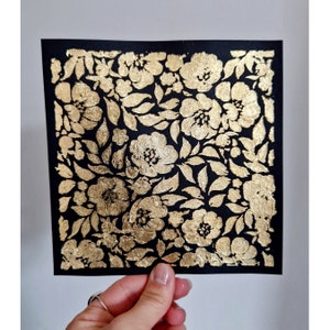 Op maat gemaakte handgemaakte verklaring bladgoud bloemen anemone zwarte medium vierkante kaart met bijpassende bladgoud Bumble Bee envelop - geen bericht binnen