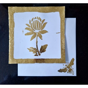 Cartão de creme floral de folha de ouro feito à mão feito sob medida com envelope de abelha bumble de folha de ouro correspondente-sem mensagem dentro