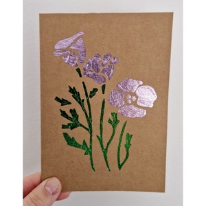 Cartão floral de flores silvestres de folha roxa feito à mão sob medida com envelope de abelha bumble de folha de ouro correspondente-sem mensagem dentro
