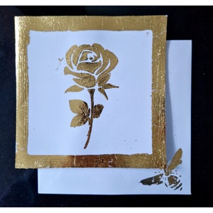 Cartão de creme floral de folha de ouro feito à mão feito sob medida com envelope de abelha bumble de folha de ouro correspondente-sem mensagem dentro