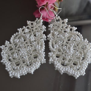 Beaded Earrings 'Big Autumn Anna', Tatted Lace Jewelry, Unique Earrings, Crochet Earrings, Beaded Earrings, Women Accessories, Frivolite, Branco