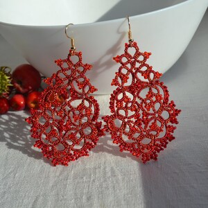 Beaded Earrings 'Big Autumn Anna', Tatted Lace Jewelry, Unique Earrings, Crochet Earrings, Beaded Earrings, Women Accessories, Frivolite, Vermelho