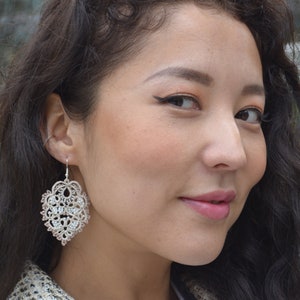 Elegant Beige Lace Earrings 'Olivia', Unique Earrings, Ivory-Pewder-Sparkle Beads, Women Accessories, Beaded Earrings, Statement Jewelry zdjęcie 8