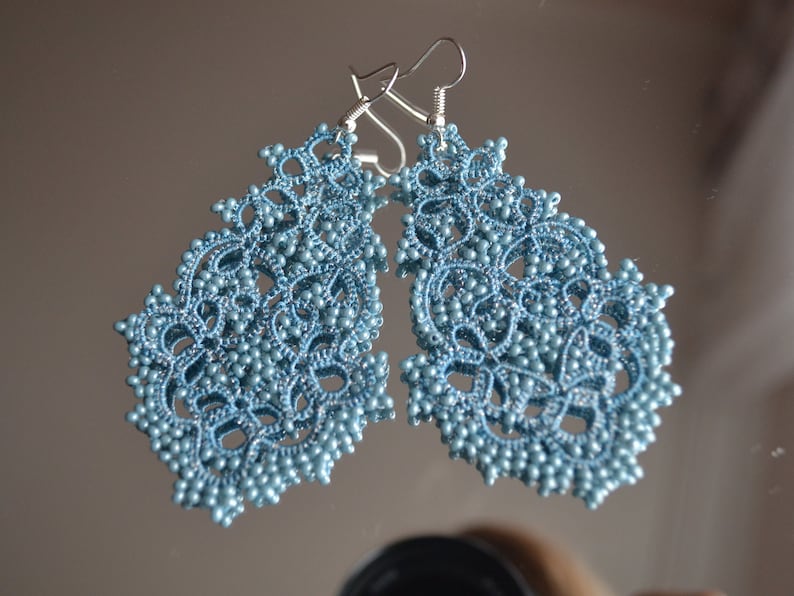 Beaded Earrings 'Big Autumn Anna', Tatted Lace Jewelry, Unique Earrings, Crochet Earrings, Beaded Earrings, Women Accessories, Frivolite, Azul