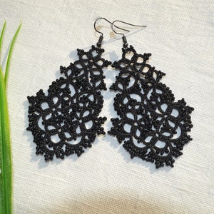 Beaded Earrings 'Big Autumn Anna', Tatted Lace Jewelry, Unique Earrings, Crochet Earrings, Beaded Earrings, Women Accessories, Frivolite, Preto