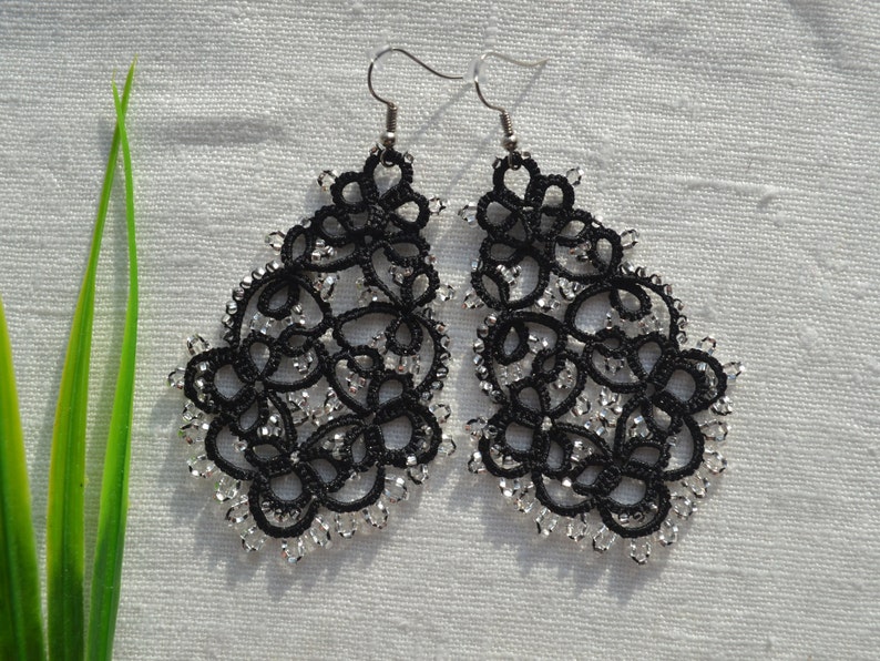 Beaded Earrings 'Big Autumn Anna', Tatted Lace Jewelry, Unique Earrings, Crochet Earrings, Beaded Earrings, Women Accessories, Frivolite, Blak-Silver Bedas