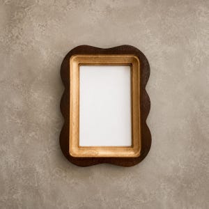 Rektangulär fotoram i trä med originell form, väggram, bildram, inflyttningspresent