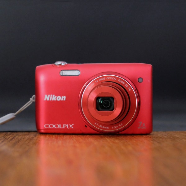 Nikon Coolpix S3500 20MP 7x optical Zoom Compact Digital Camera RED. Vintage Digicam. Y2K Digital Camera. (Tested)