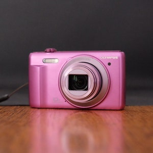 Olympus D-750 16MP 10x optical Zoom Compact Digital Camera Purple. Vintage Digicam. Y2K Digital Camera (Tested)
