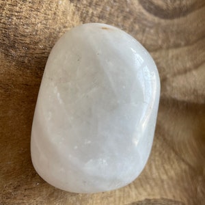 Beautiful jumbo white Quartz jumbo size