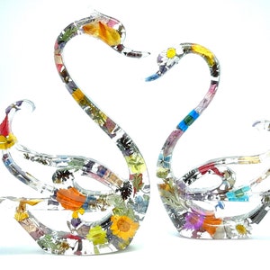 Resin Love Swans with Flowers, Gift for Valentines, Gift for Her, Gift for Anniversary
