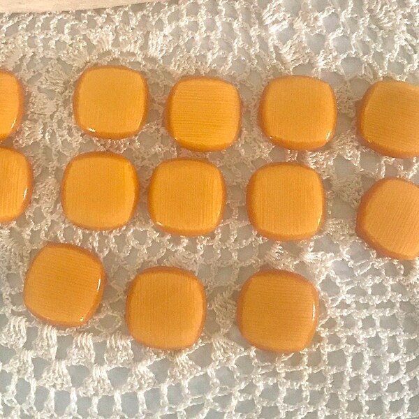 A Lot Of 6 Retro Plastic Butterscotch Buttons - Measure 3/4in.